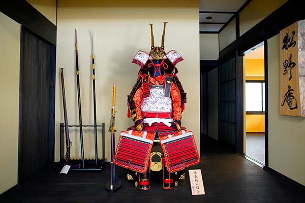 Фото на память в шлеме самурая